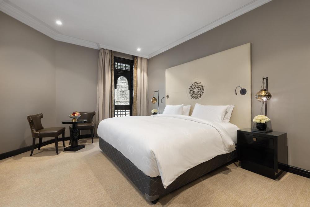 Deluxe Club Room, 1 King Bed, Partial Haram Plaza view